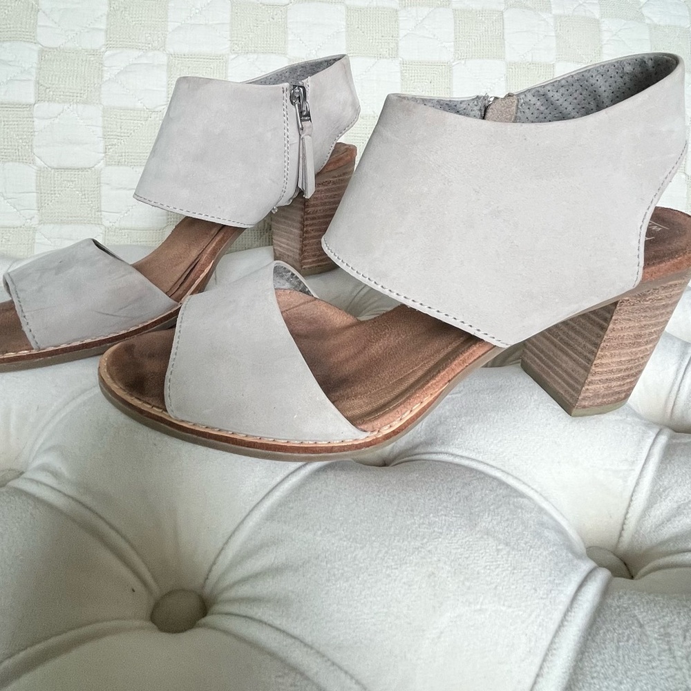 Toms Light Gray Women's Sandals